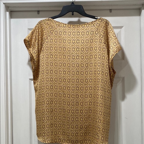 Geometric Patterned Yellow Top - Picture 4 of 4